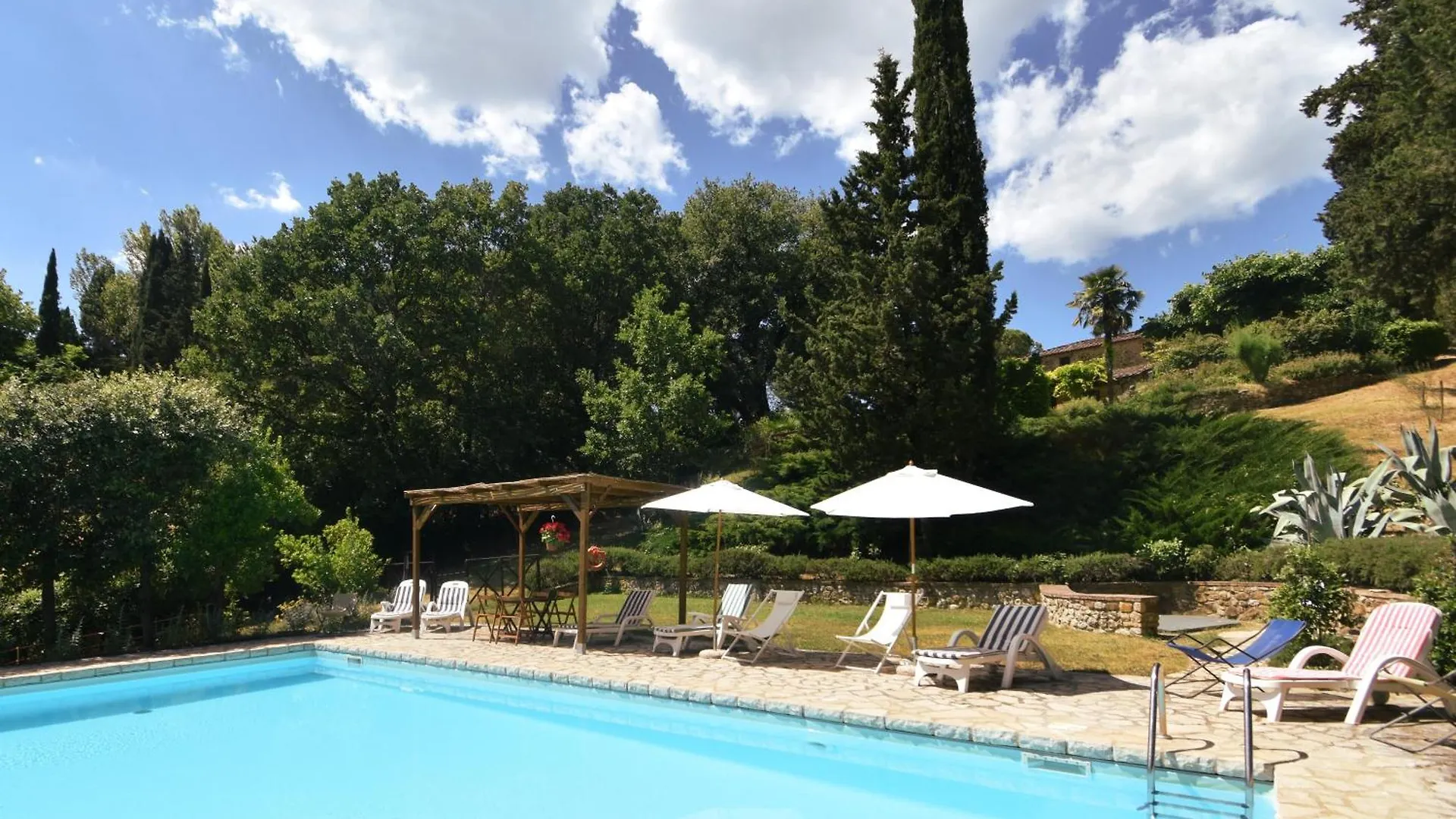 Villa Siena 0*,
